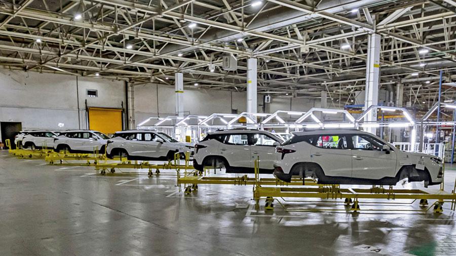 Столичный завод собрал 160 кроссоверов «Москвич 3» и скоро выпустит электромобиль