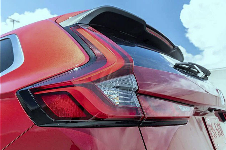 В столичных автосалонах принимают заявки на поставку кроссовера Honda CR-V шестого поколения за 5,3 млн. руб.