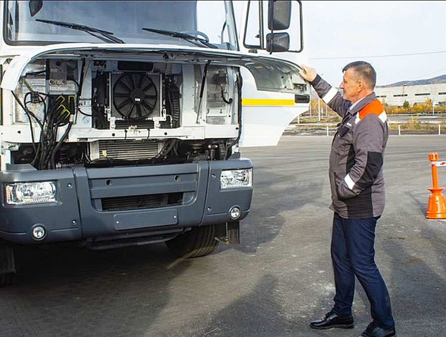 Миасский автозавод показал партнерам прототип гибридного грузовика Урал