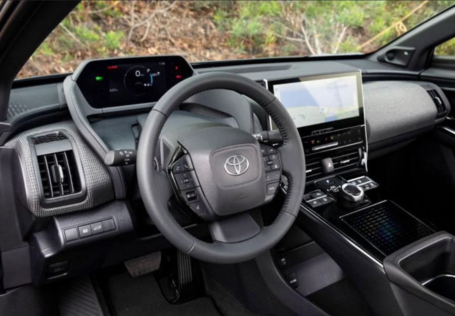 В российских салонах продают электрокроссоверы Toyota bZ4X за 5,85 млн. руб.