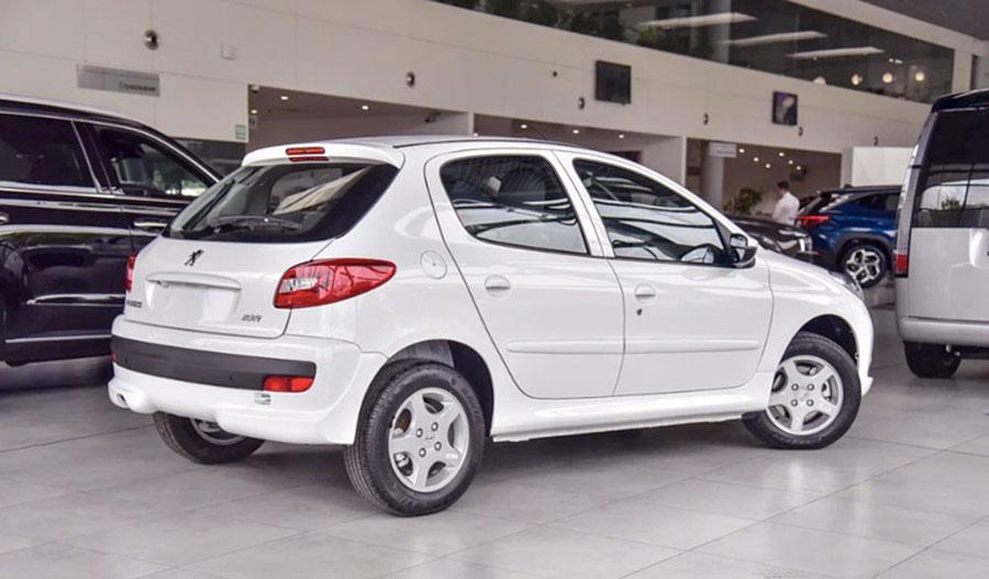 В салоны российских дилеров поступили хэтчбеки Peugeot 207i иранского производства по цене от 990 000 руб.