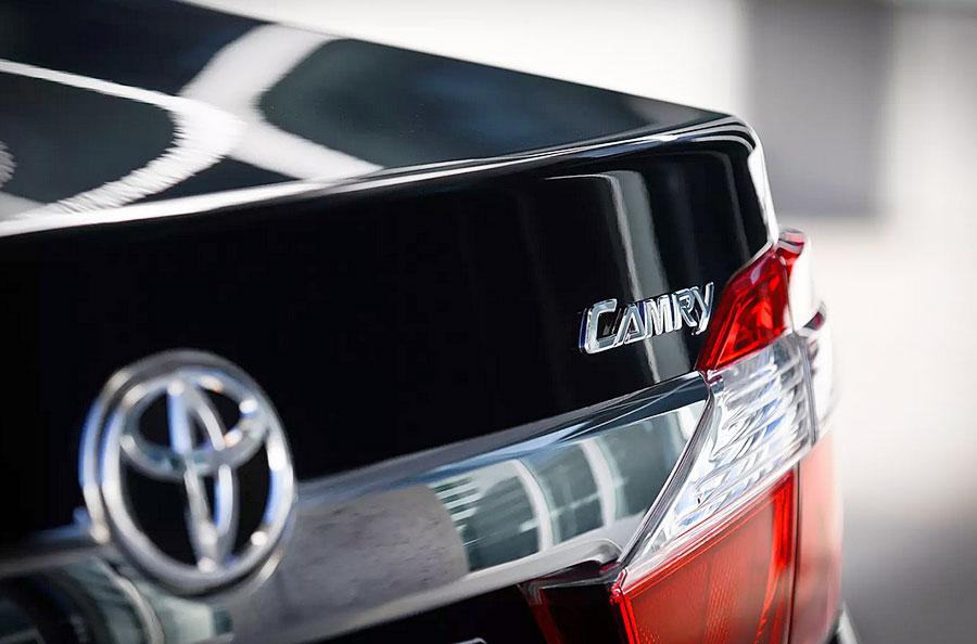 Японский бренд анонсировал презентацию седана Toyota Camry девятого поколения
