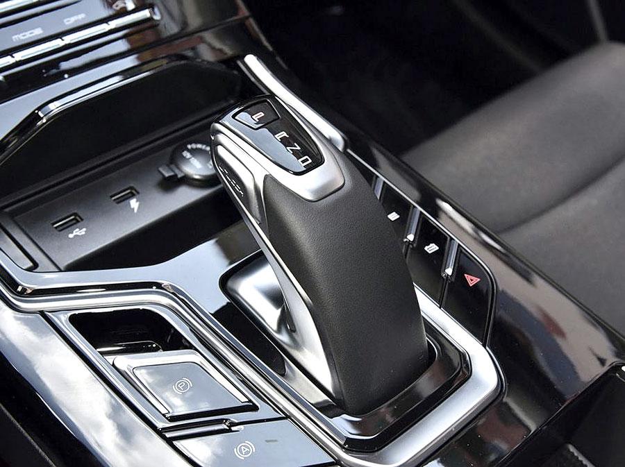 «Автотор» зарегистрировал новый автомобильный бренд, представил седан Амберавто А5 и рассекретил хэтчбек MEV EV3