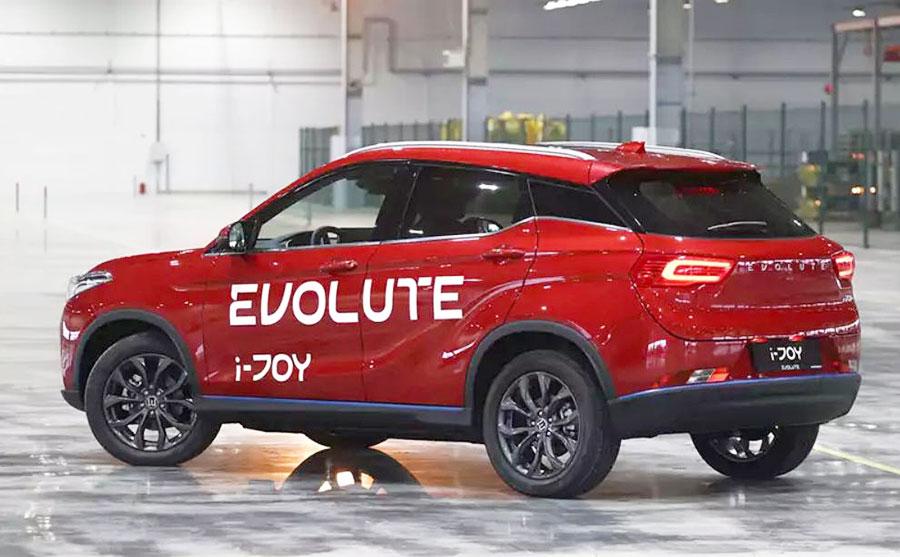 Скоро на дорогах Москвы появится кроссовер Evolute i-JOY с уникальной батареей отечественной разработки