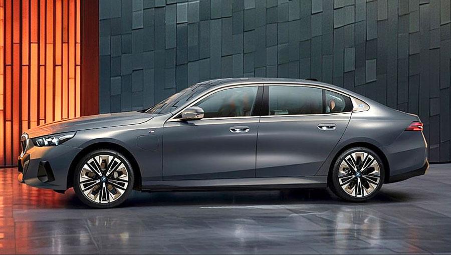 Вышел в свет удлиненный седан BMW 5-Series LWB с правым рулем