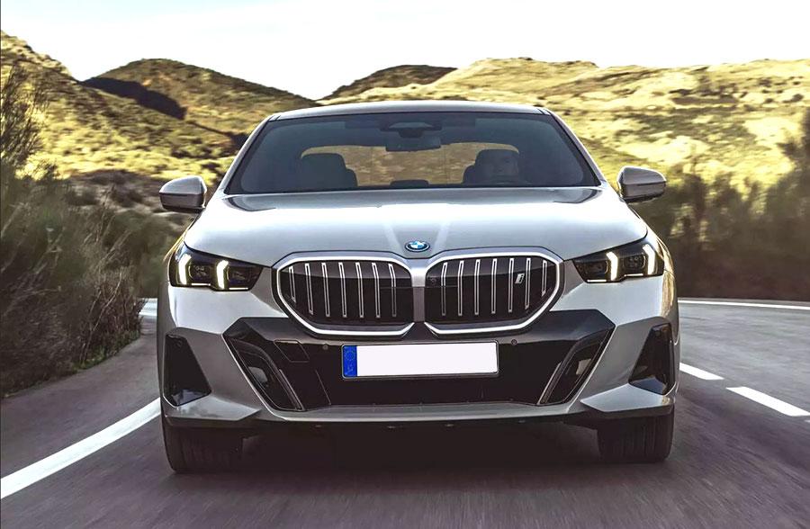 Вышел в свет удлиненный седан BMW 5-Series LWB с правым рулем