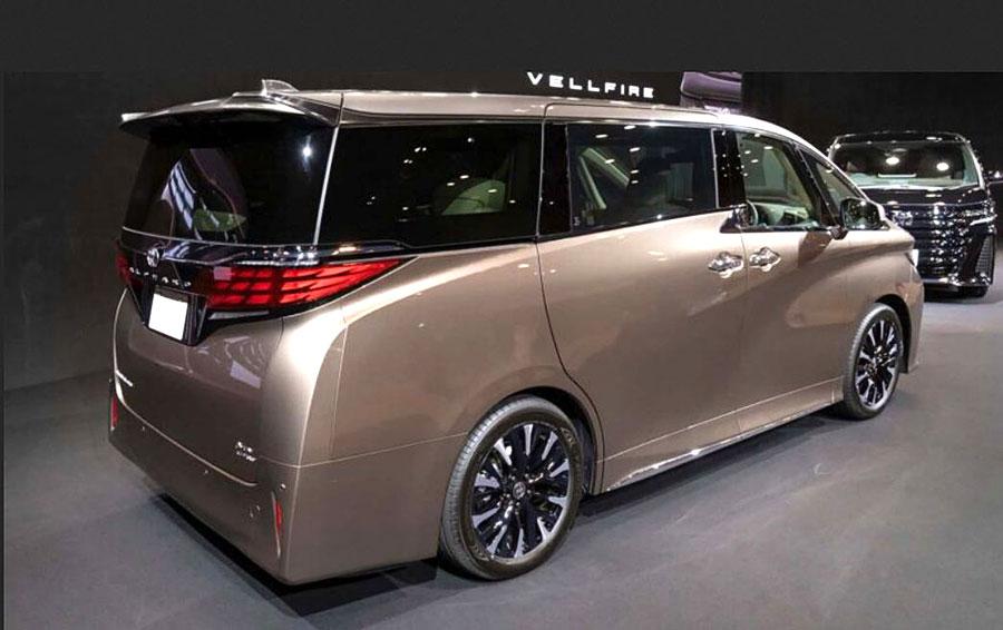 Гибридный минивэн Toyota Alphard 2024 скоро появится в автосалонах России