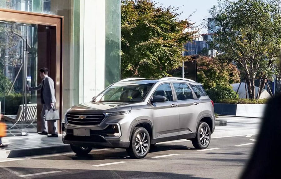 Кроссовер Chevrolet Tracker продают в автосалонах по цене от 1,33 млн. рублей