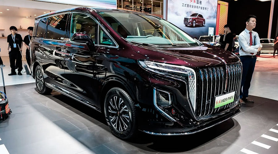 Расширение модельного ряда электрифицированных Hongqi за счет полноприводного гибридного минивэна Hongqi HQ9
