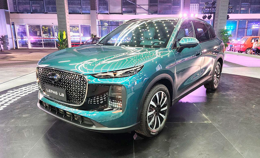 Компания «Chery Automobile» анонсировала три модификации кроссовера Lepas L8: бензиновый автомобиль, версии PHEV и BEV