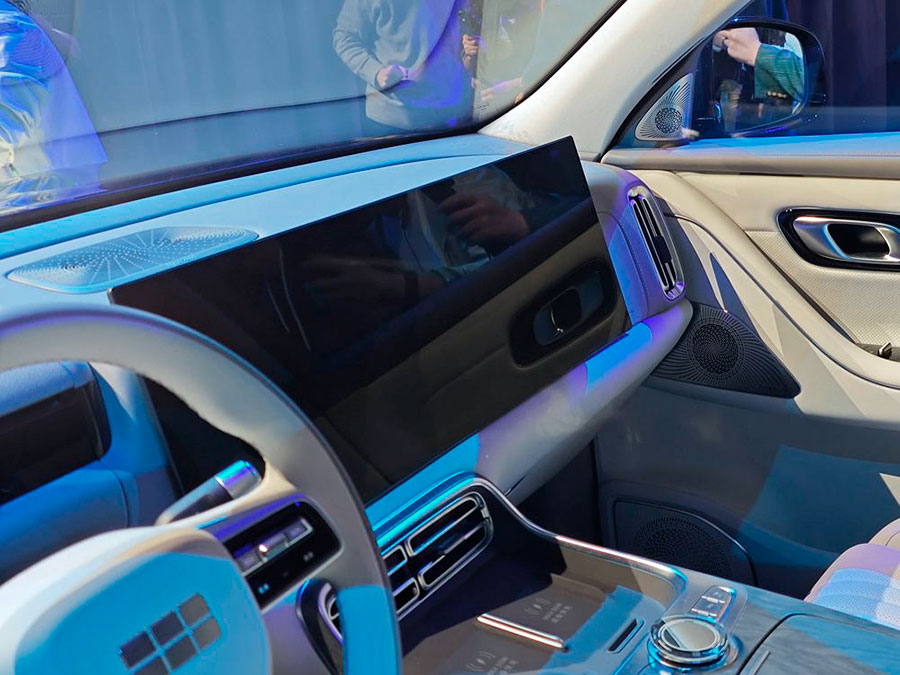 В Китае представлен роскошный шестиместный гибридный кроссовер Geely Galaxy M9 с запасом хода 1500 км