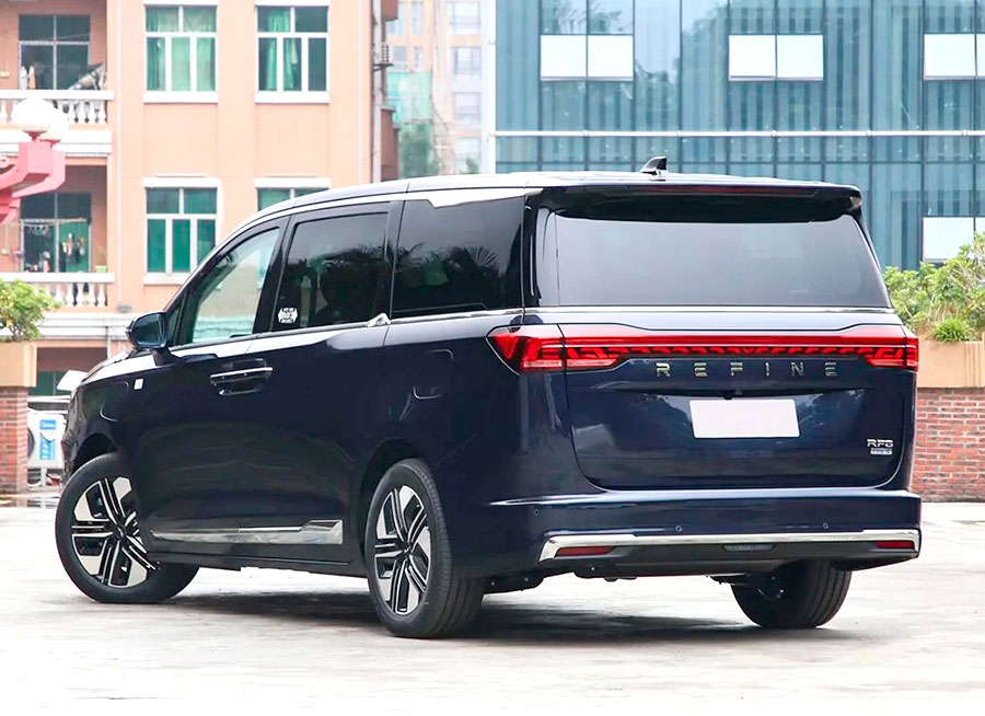 В 2025 году стартуют продажи семиместного минивэна Refine RF8 от JAC с турбомотором (252 л. с.), интеллектуальной системой Harmony и AR-экраном (23,5")