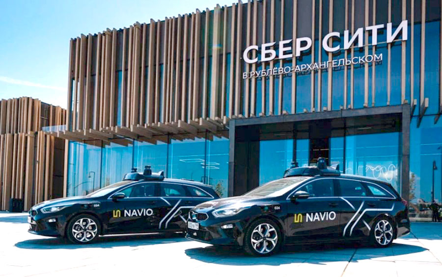 Беспилотные автомобили Navio Aut вышли на маршрут в московском смарт-районе СберСити