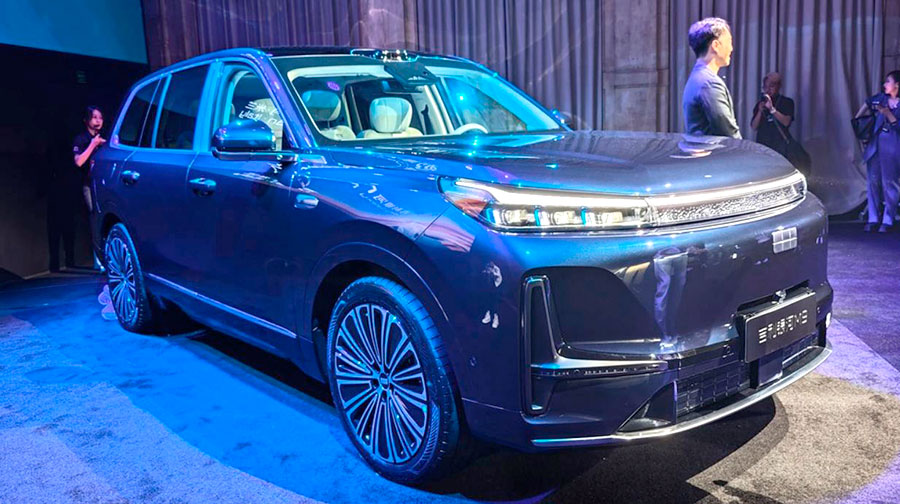 В Китае представлен роскошный шестиместный гибридный кроссовер Geely Galaxy M9 с запасом хода 1500 км