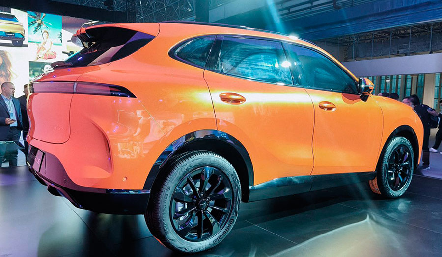 Компания «Chery Automobile» анонсировала три модификации кроссовера Lepas L8: бензиновый автомобиль, версии PHEV и BEV