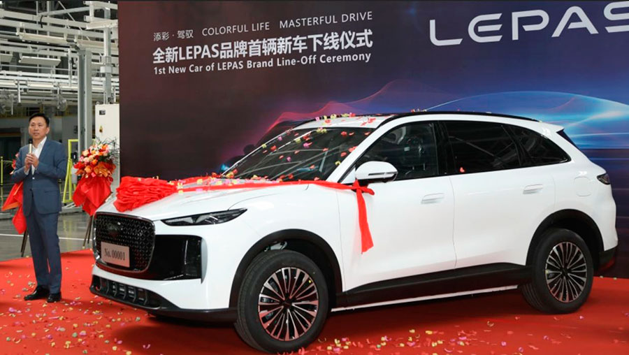Компания «Chery Automobile» анонсировала три модификации кроссовера Lepas L8: бензиновый автомобиль, версии PHEV и BEV