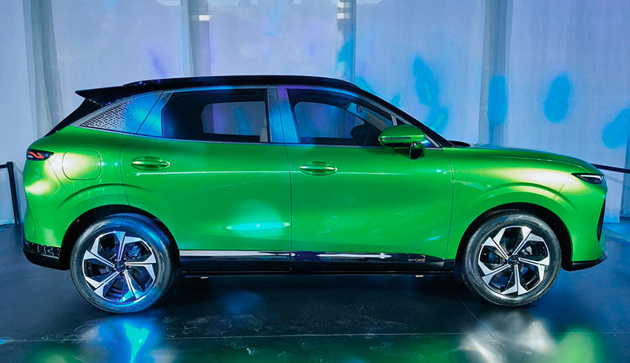 Компания «Chery Automobile» анонсировала три модификации кроссовера Lepas L8: бензиновый автомобиль, версии PHEV и BEV