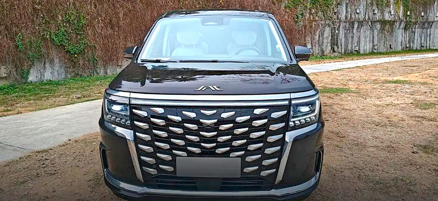В 2025 году стартуют продажи семиместного минивэна Refine RF8 от JAC с турбомотором (252 л. с.), интеллектуальной системой Harmony и AR-экраном (23,5")