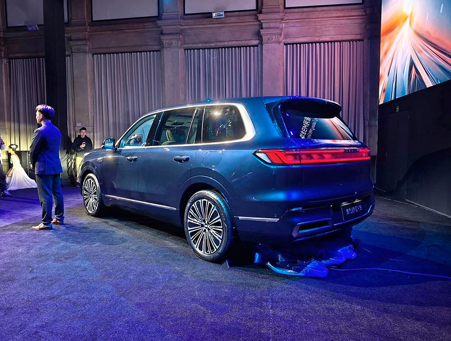 В Китае представлен роскошный шестиместный гибридный кроссовер Geely Galaxy M9 с запасом хода 1500 км