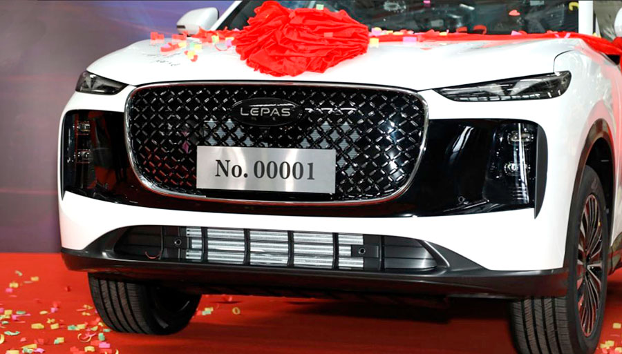 Компания «Chery Automobile» анонсировала три модификации кроссовера Lepas L8: бензиновый автомобиль, версии PHEV и BEV