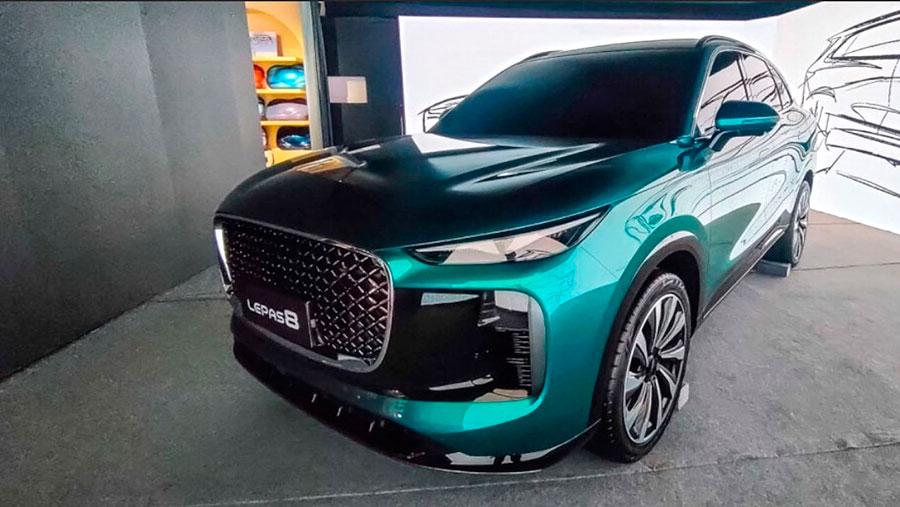 Компания «Chery Automobile» анонсировала три модификации кроссовера Lepas L8: бензиновый автомобиль, версии PHEV и BEV