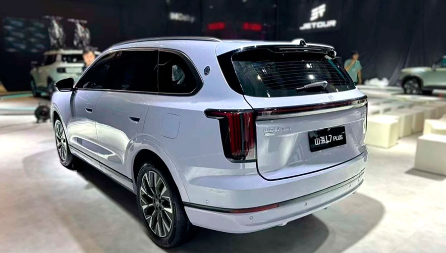 До конца 2025 года дебютирует кроссовер Jetour X70L второго поколения с бензиновым двигателем