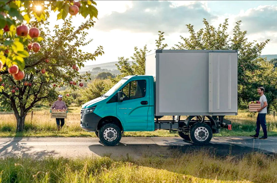 С июня 2025 года коммерческие автомобили Газель NN 4x4 с бортовой платформой и Соболь NN 4x4 доступны для заказа