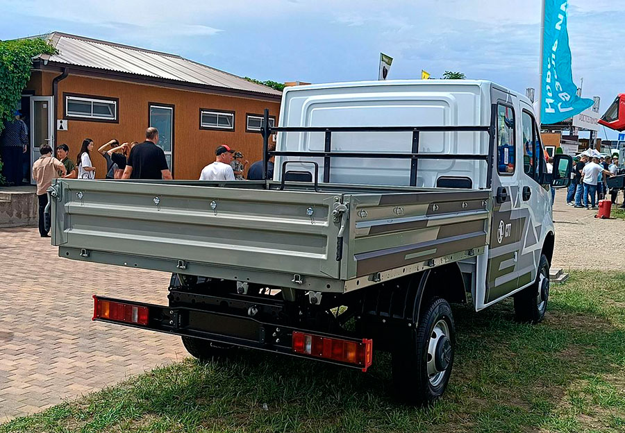 С июня 2025 года коммерческие автомобили Газель NN 4x4 с бортовой платформой и Соболь NN 4x4 доступны для заказа