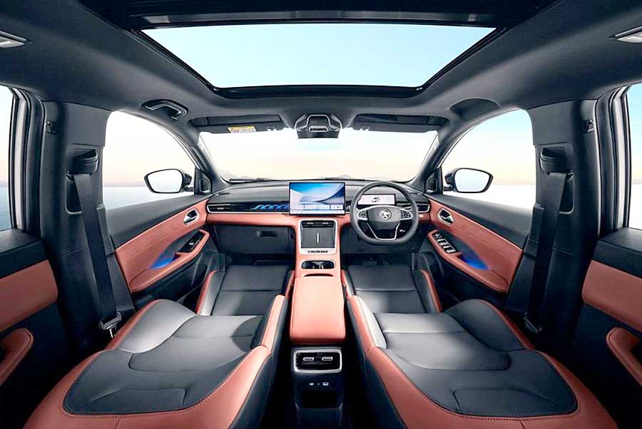 Кроссовер Geely Proton X50 образца 2025: новый мотор, улучшенный дизайн
