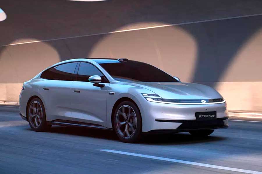 Опубликованы фото элегантного лифтбека Changan Qiyuan A06 с пятидверным кузовом и передовыми технологиями