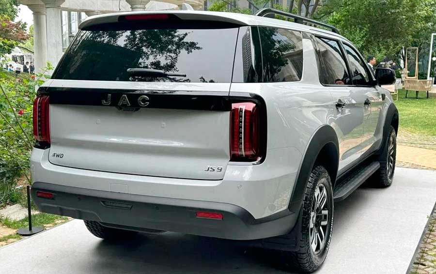 Производитель представил брутальный внедорожник JAC JS9 2025: конкурент Haval H9 появится в России до конца года