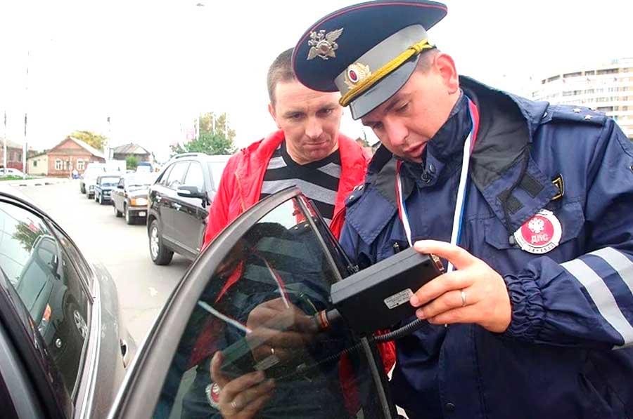 Тонировка стекол автомобиля в 2025 году: за какие законопроекты проголосуют депутаты осенью?