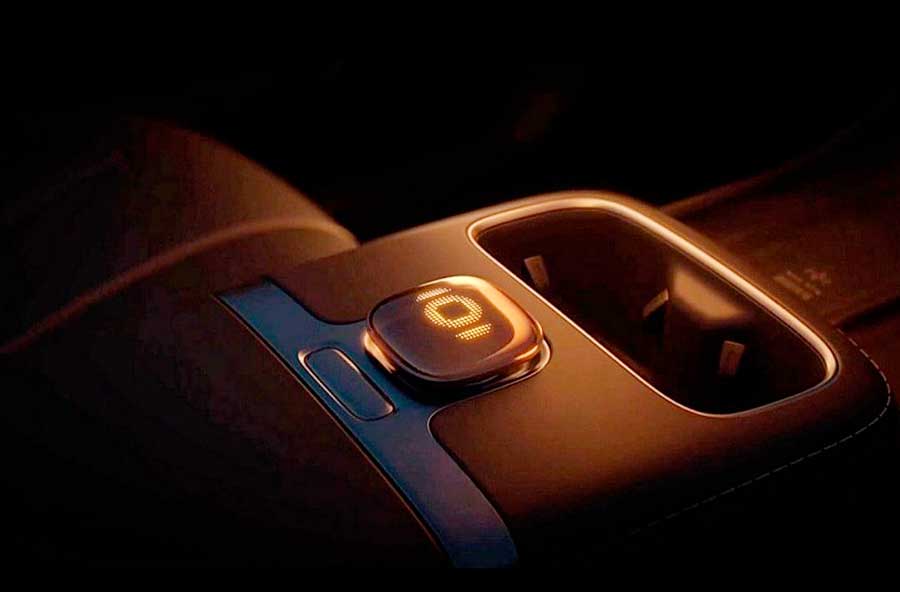 Опубликованы фото элегантного лифтбека Changan Qiyuan A06 с пятидверным кузовом и передовыми технологиями