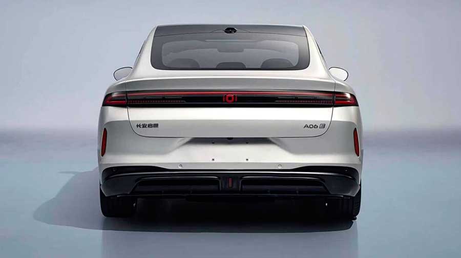 Опубликованы фото элегантного лифтбека Changan Qiyuan A06 с пятидверным кузовом и передовыми технологиями