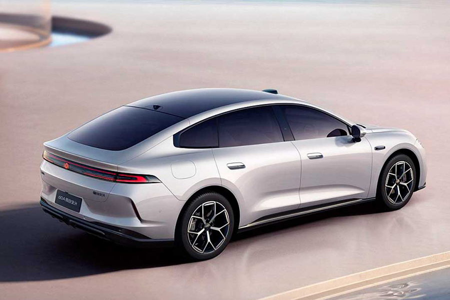 Опубликованы фото элегантного лифтбека Changan Qiyuan A06 с пятидверным кузовом и передовыми технологиями
