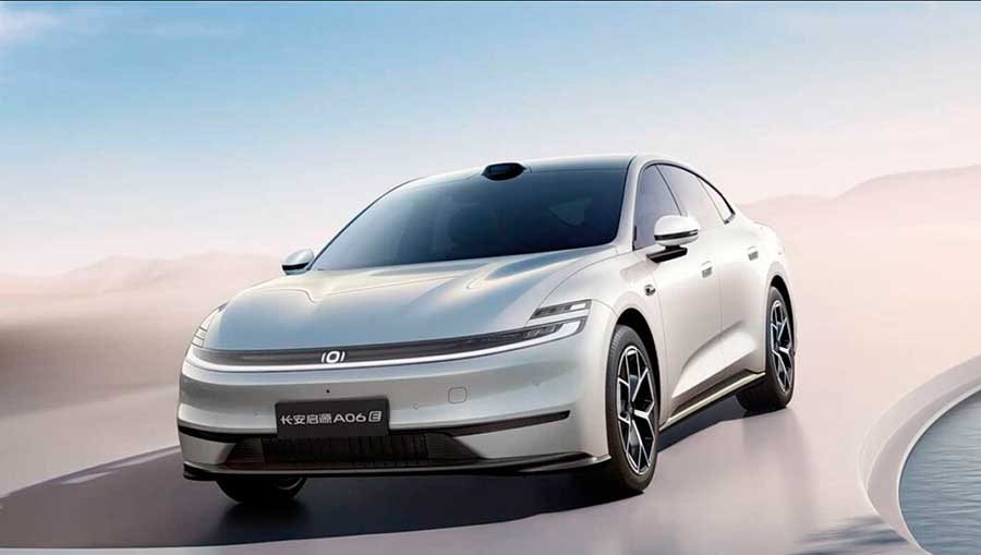 Опубликованы фото элегантного лифтбека Changan Qiyuan A06 с пятидверным кузовом и передовыми технологиями