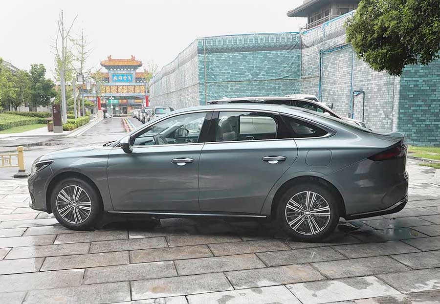 Новый Geely Galaxy Starshine 6: запас хода 2100 км, цена ниже Starshine 8