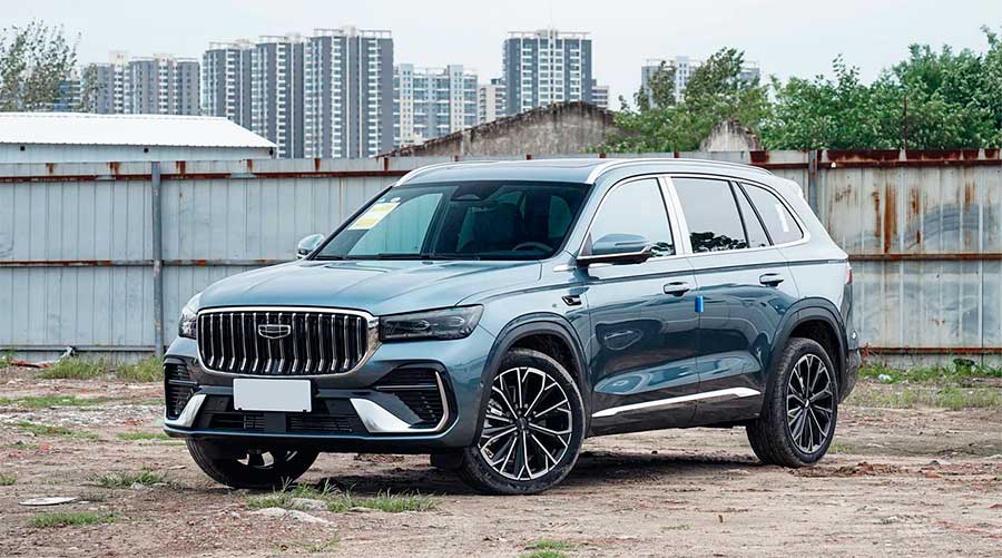 Обновленный Geely Monjaro: в КНР стартовали продажи кроссовера с 272-сильным мотором, интеллектом GEEA 3.0, двойными экранами и автопилотом