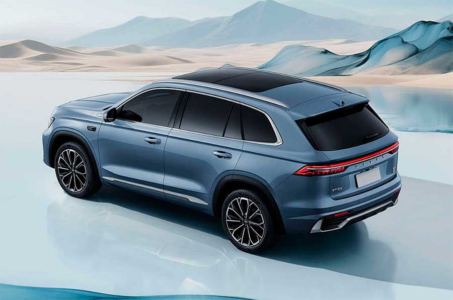 Обновленный Geely Monjaro: в КНР стартовали продажи кроссовера с 272-сильным мотором, интеллектом GEEA 3.0, двойными экранами и автопилотом