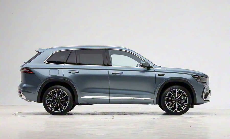 Обновленный Geely Monjaro: в КНР стартовали продажи кроссовера с 272-сильным мотором, интеллектом GEEA 3.0, двойными экранами и автопилотом
