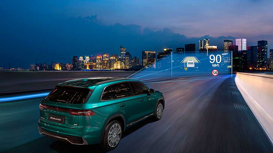 Обновленный Geely Monjaro: в КНР стартовали продажи кроссовера с 272-сильным мотором, интеллектом GEEA 3.0, двойными экранами и автопилотом