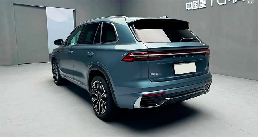 Обновленный Geely Monjaro: в КНР стартовали продажи кроссовера с 272-сильным мотором, интеллектом GEEA 3.0, двойными экранами и автопилотом