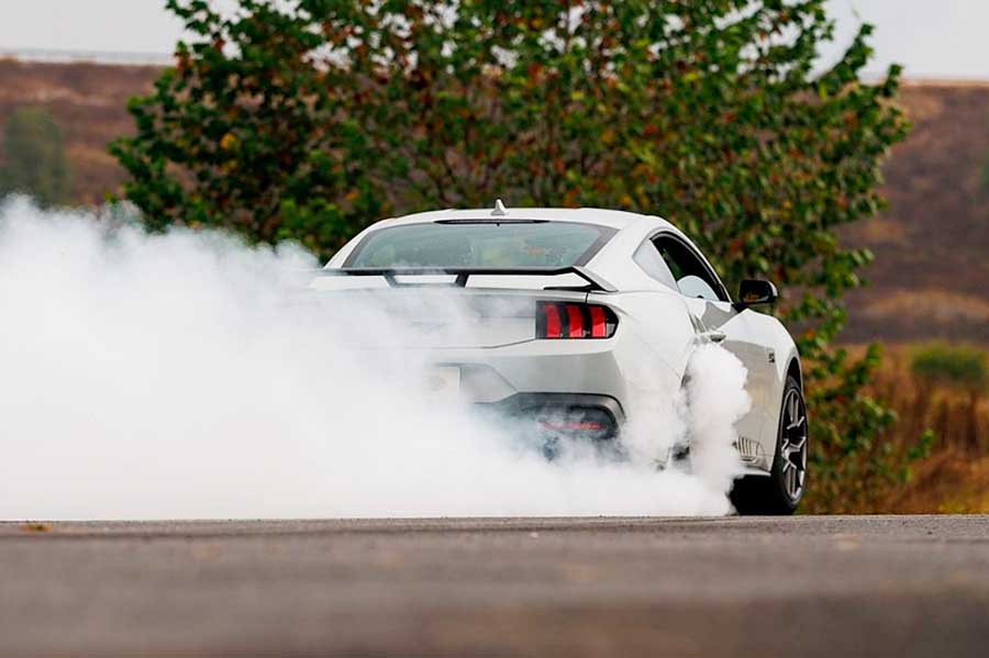 Ford Mustang RTR 2026: первый серийный дрифт-кар «Форда» в партнерстве с легендой дрифта Воном Гиттином