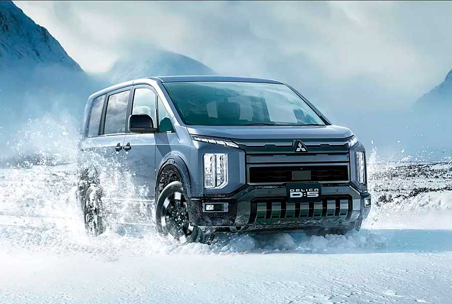 Новое поколение откладывается в долгий ящик. Спустя 18 лет компания выкатила очередной рестайлинг внедорожного минивэна Mitsubishi Delica D:5 2025 Новое поколение откладывается в долгий ящик. Спустя 18 лет компания выкатила очередной рестайлинг внедорожного минивэна Mitsubishi Delica D:5 2025