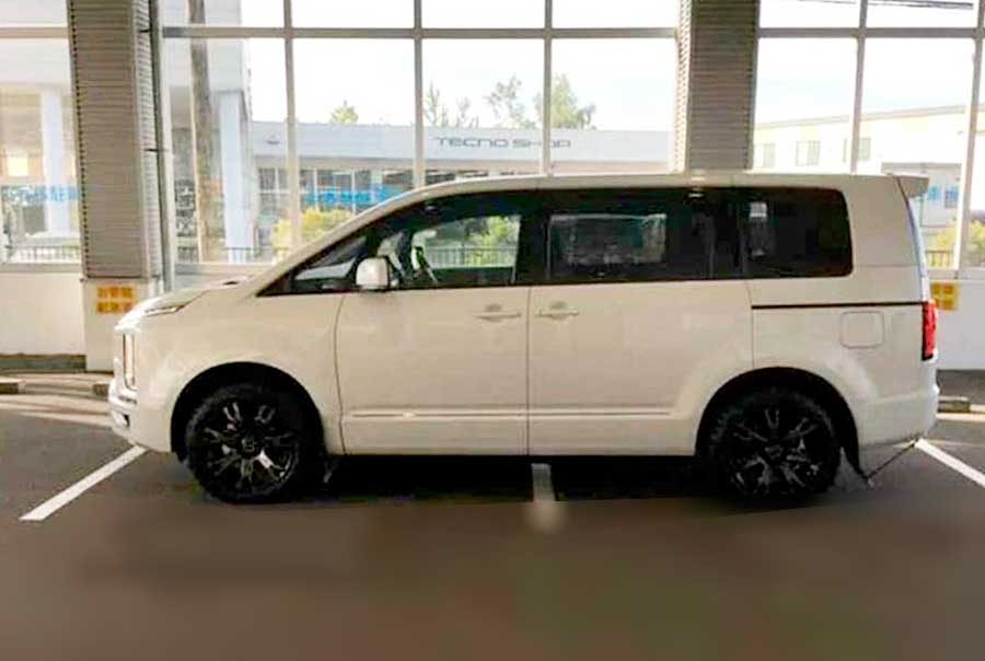 Новое поколение откладывается в долгий ящик. Спустя 18 лет компания выкатила очередной рестайлинг внедорожного минивэна Mitsubishi Delica D:5 2025