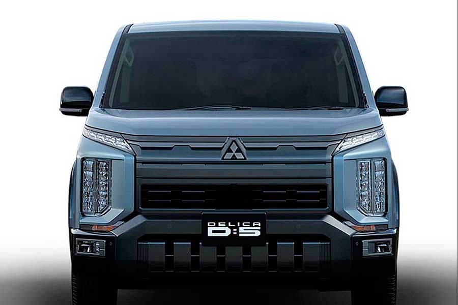 Новое поколение откладывается в долгий ящик. Спустя 18 лет компания выкатила очередной рестайлинг внедорожного минивэна Mitsubishi Delica D:5 2025