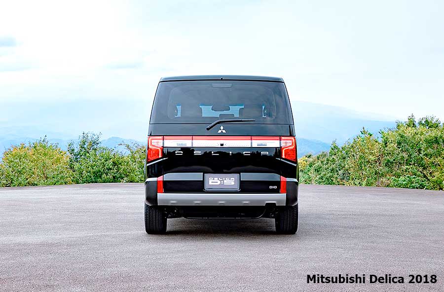 Новое поколение откладывается в долгий ящик. Спустя 18 лет компания выкатила очередной рестайлинг внедорожного минивэна Mitsubishi Delica D:5 2025