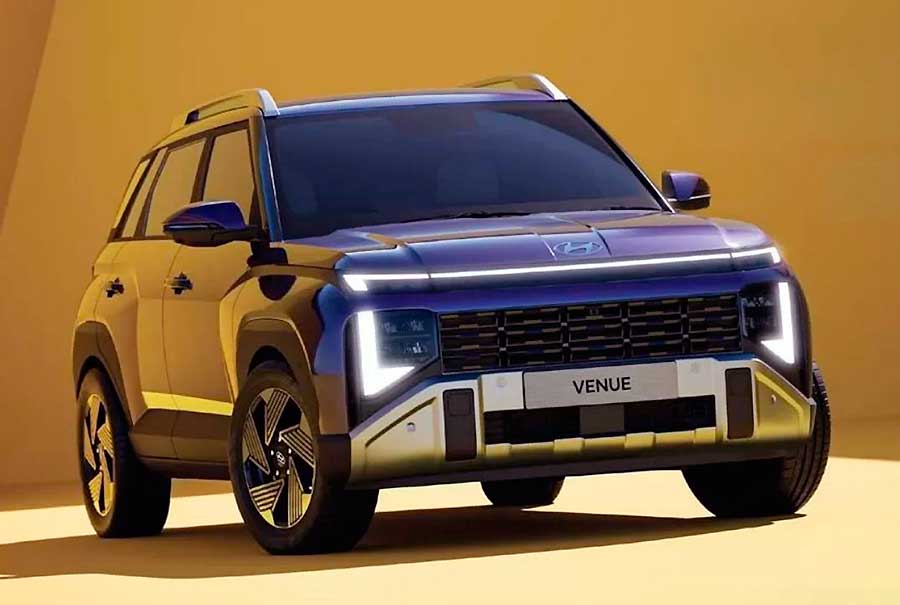 В Индии стартуют продажи кроссовера Hyundai Venue 2025 года со сдвоенными экранами (12,3”) на передней панели,  рулем без фирменной эмблемы, тремя вариантами двигателя на выбор