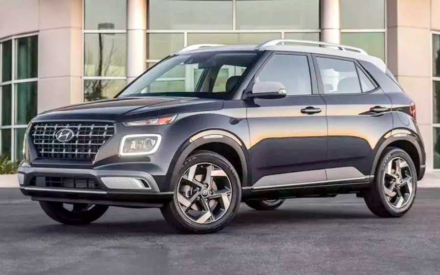В Индии стартуют продажи кроссовера Hyundai Venue 2025 года со сдвоенными экранами (12,3”) на передней панели,  рулем без фирменной эмблемы, тремя вариантами двигателя на выбор