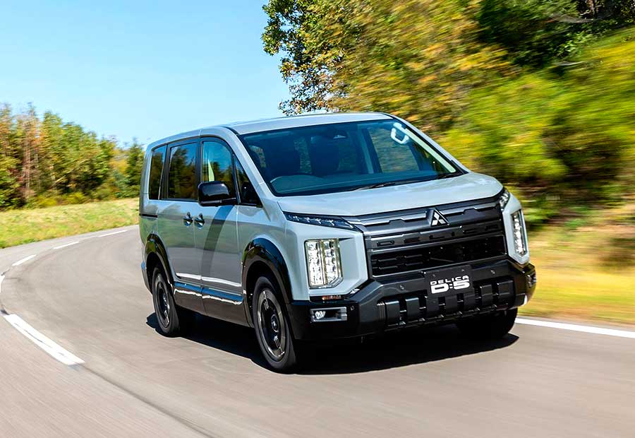 Новое поколение откладывается в долгий ящик. Спустя 18 лет компания выкатила очередной рестайлинг внедорожного минивэна Mitsubishi Delica D:5 2025